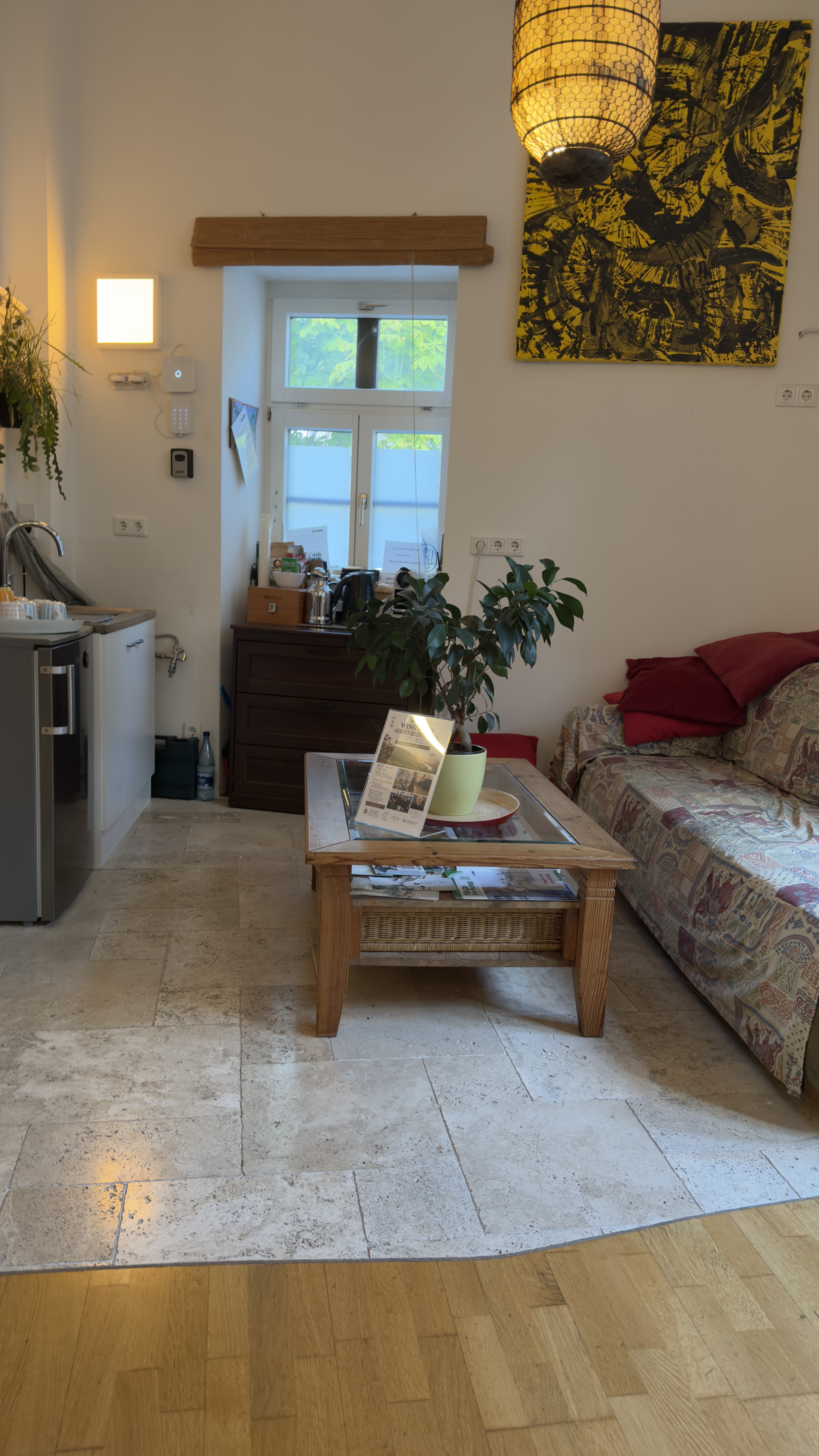 Gemütliche Sitzecke mit Teeküche